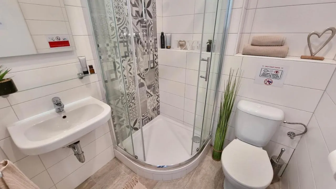 Finnem Rentals Zikova Praga Appartamento